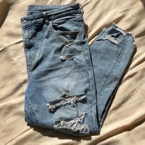 American Eagle Distressed Super High Rise Jegging Crop size 18short